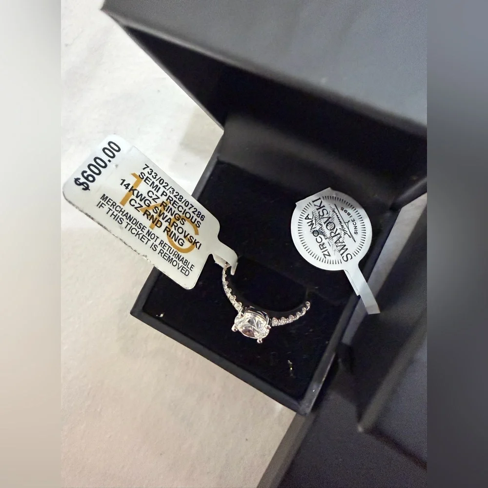 MACY’S 14 KARATS RHODIUM PLATED ROUND CUT RING - Picture 10 of 13